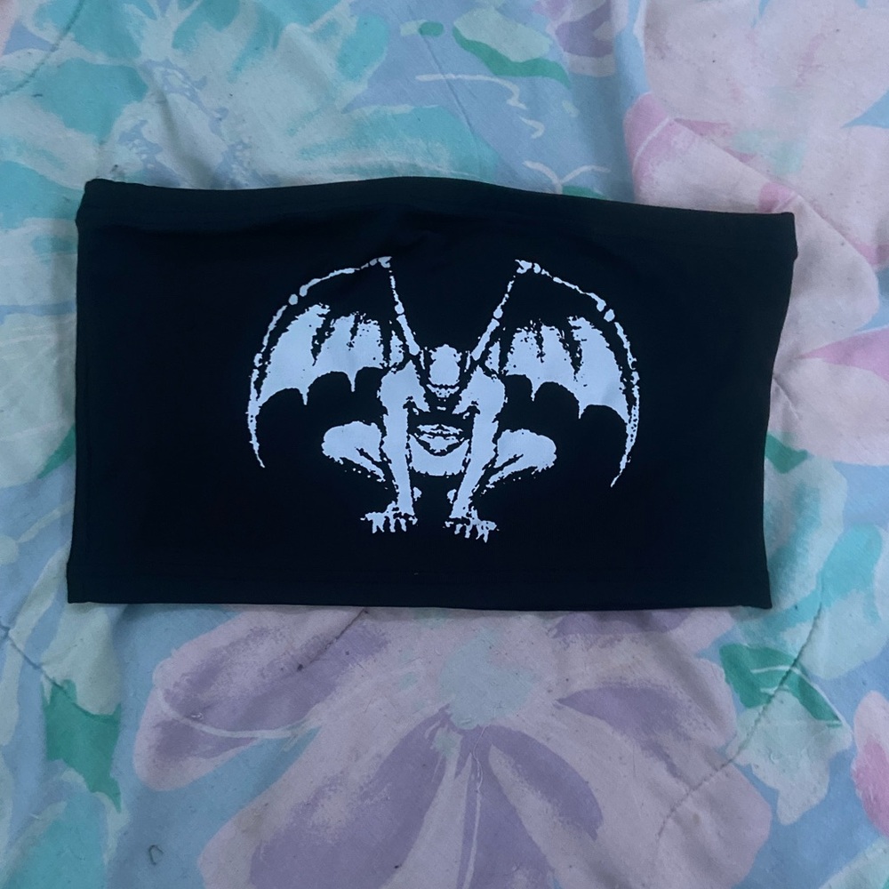 ☾.݁ᛪ༙ Cropped Black Tube Top with White Devil Graphic